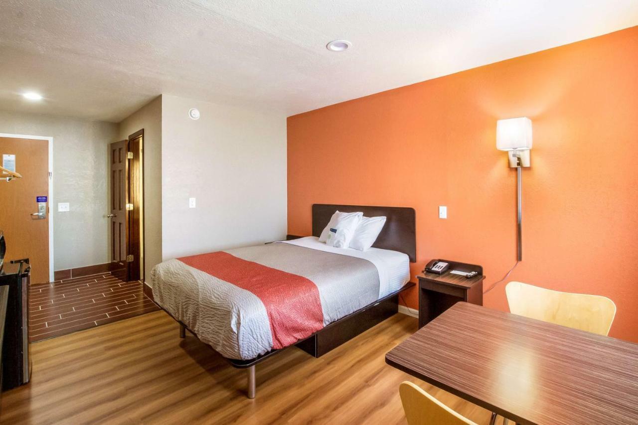 6-rossford, Oh Hotel 2*